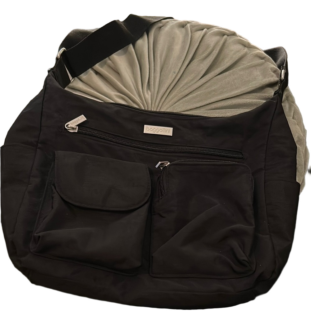 Baggallni Canyon crossbody Black multi pocket Women’s Travel Bag.